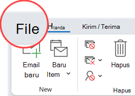 Tab File berada di ujung kiri tab pita.