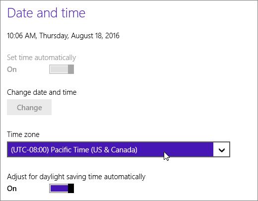 Cuplikan layar memperlihatkan menu Tanggal dan Waktu di Windows 8.