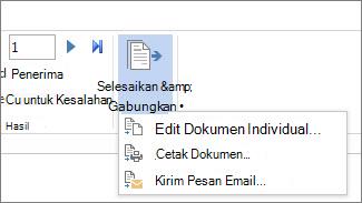 Cuplikan layar tab Surat di Word, memperlihatkan perintah Selesaikan & Gabungkan dan opsinya.