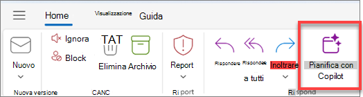 Barra degli strumenti di Outlook con il pulsante Pianifica con Copilot evidenziato.