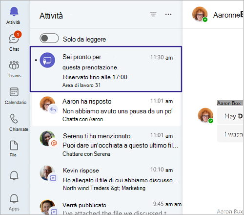 Screenshot che mostra la conferma della prenotazione della scrivania prenotabile nel feed attività di Teams sul plug-in.