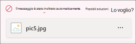 Un messaggio con un'immagine allegata è stato bloccato perché contenente contenuto inappropriato. Il messaggio è evidenziato in rosso e indica che il messaggio è stato bloccato dai criteri dell'organizzazione