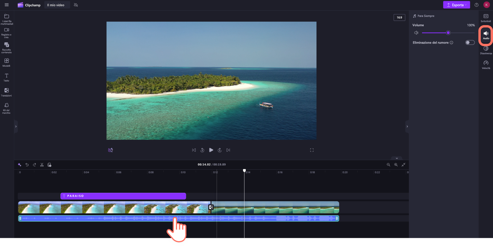 Una screenshot di un utente di Clipchamp per account personali che modifica l'audio della musica d'archivio aggiunta nella sequenza temporale.