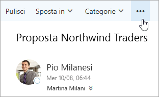 Screenshot del pulsante Altri comandi sulla barra dei menu di Outlook.