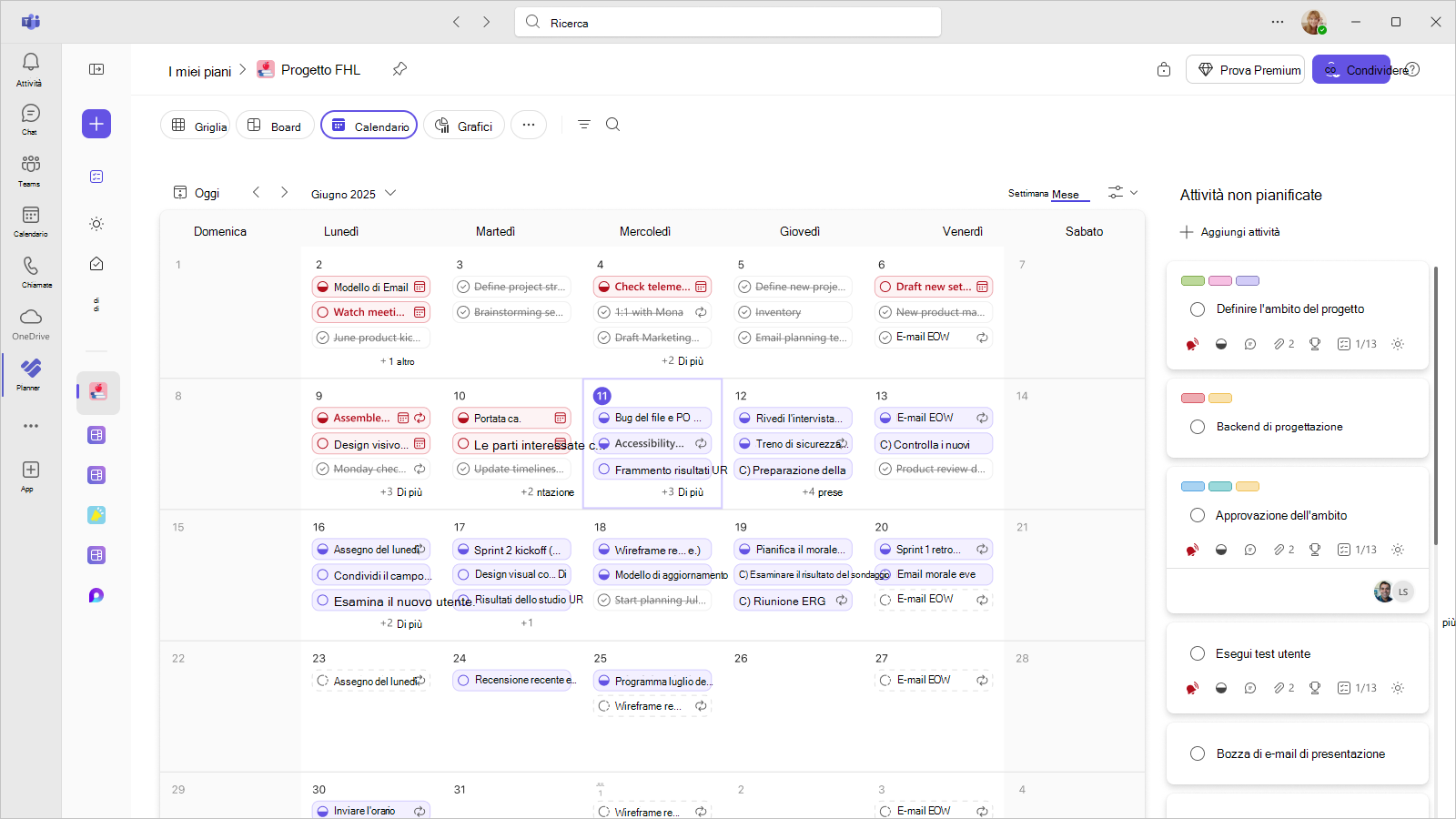 Uno screenshot di un piano in Planner in Teams mostra la visualizzazione Calendar delle attività di un utente per il mese.