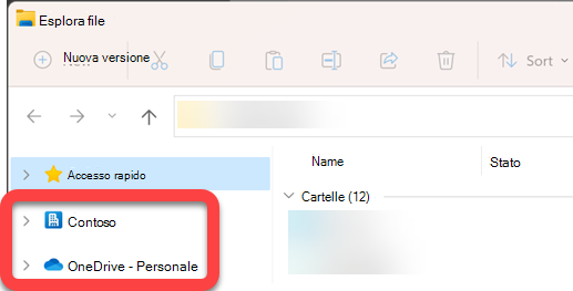 Nel riquadro di spostamento a sinistra di Esplora file sono presenti cartelle di primo livello per una raccolta di SharePoint sincronizzata e un OneDrive sincronizzato.