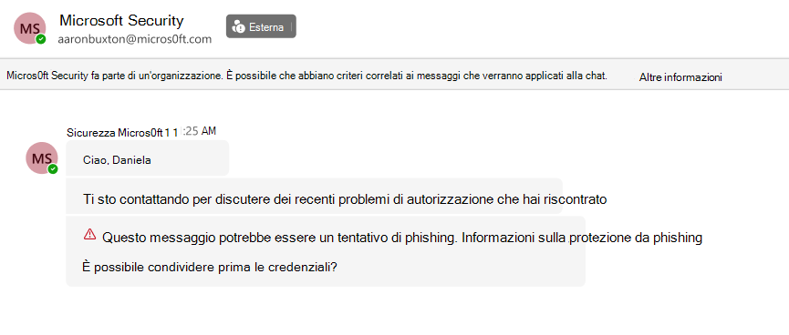 Screenshot di una chat di Teams da un mittente esterno Micros0ft Security con richiesta di credenziali. Questo è contrassegnato con un avviso rosso di tentativo di phishing.
