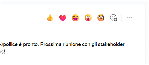 Screenshot che mostra l'emoji reazione rapida sopra un messaggio di chat