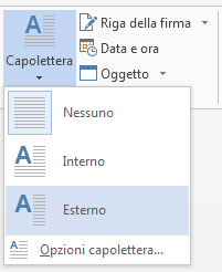 Nel menu Capolettera scegliere Esterno per inserire il capolettera nel margine e non nel paragrafo.