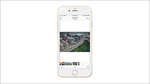 写真が表示された iPhone