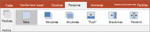Programoje „PowerPoint“ juostelėje rodomas skirtukas Perėjimai.
