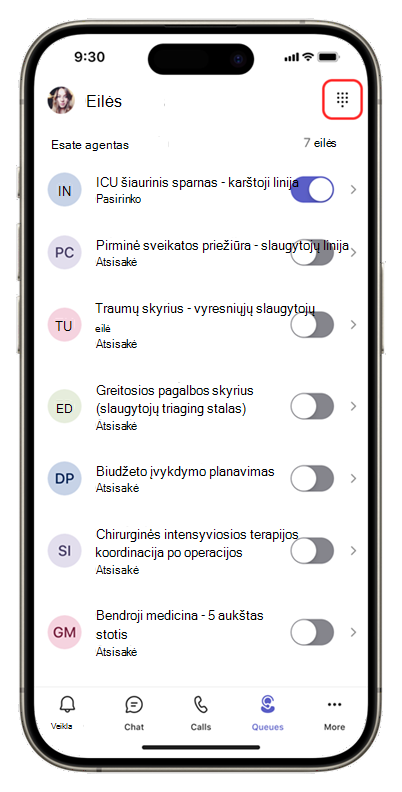Eilės programos mobiliajame įrenginyje ekrano kopija, kurioje viršutiniame dešiniajame kampe rodomas numerio rinkiklis.