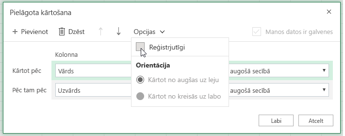 Pielāgota kārtošanas dialoglodziņā gadījums, kur atlasīts sensitīvs