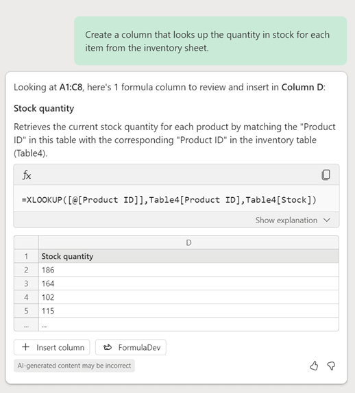 Copilot programmā Excel izveido formulu XLookup, pamatojoties uz klienta uzvedni, kas lūdz kolonnu, kas uzmeklē krājumu datus citā lapā.
