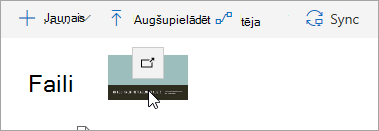 Ekrānuzņēmums ar failu, kas tiek vilkts uz OneDrive