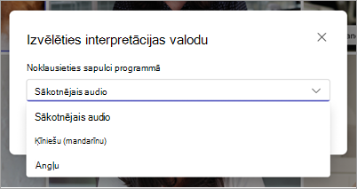 Ekrānuzņēmums, kurā redzama tulkošanas valodas izvēles nolaižamā izvēlne pakalpojumā Microsoft Teams.