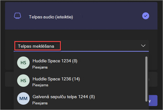 Ekrānuzņēmums, kurā redzama telpas audio opcijas meklēšanas josla Teams sapulces pirmspievienošanās ekrānā.