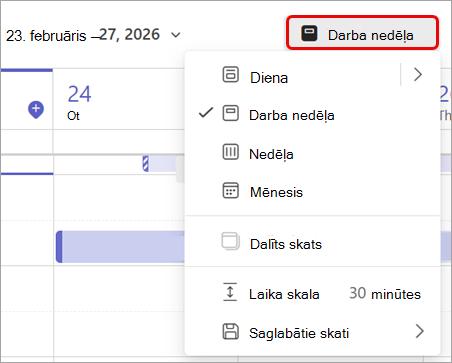 Ekrānuzņēmums, kurā Teams kalendārā izcelts darba nedēļas skats.