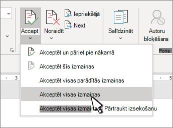 Nolaižamais saraksts ar opciju Akceptēt visas izmaiņas programmā Word