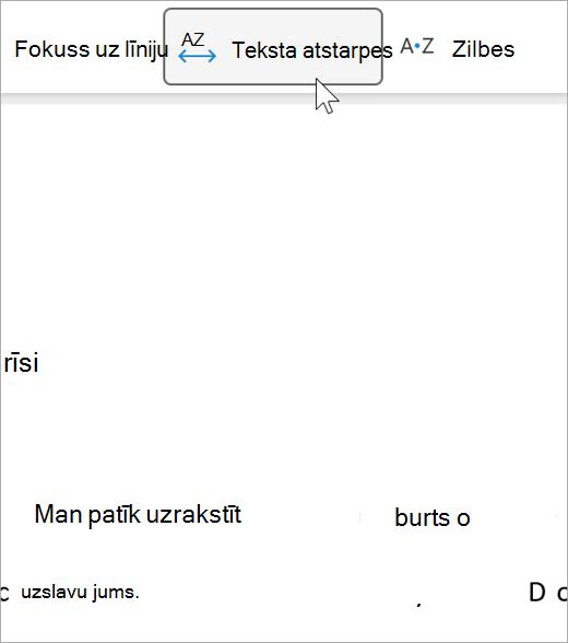 Ekrānuzņēmums ar tīrskata lasītāja teksta atstarpes opciju, ir lielāks attālums starp burtiem un starp vārdiem