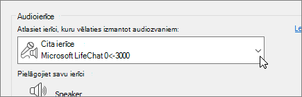 Ekrānuzņēmums, kurā redzama audio ierīces nolaižamā izvēlne dialogā Audioierīces iestatījumi.