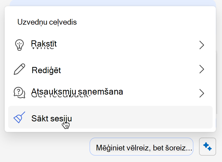 Ekrānuzņēmums, kurā parādīts, kā no dzirkstošas izvēlnes notīrīt Copilot atmiņu.