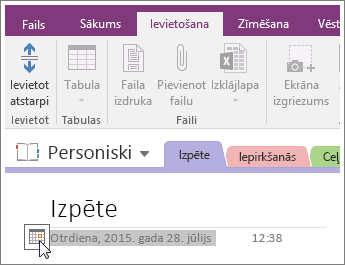 Ekrānuzņēmums, kurā parādīts, kā mainīt lapas datuma zīmogu programmā OneNote 2016.