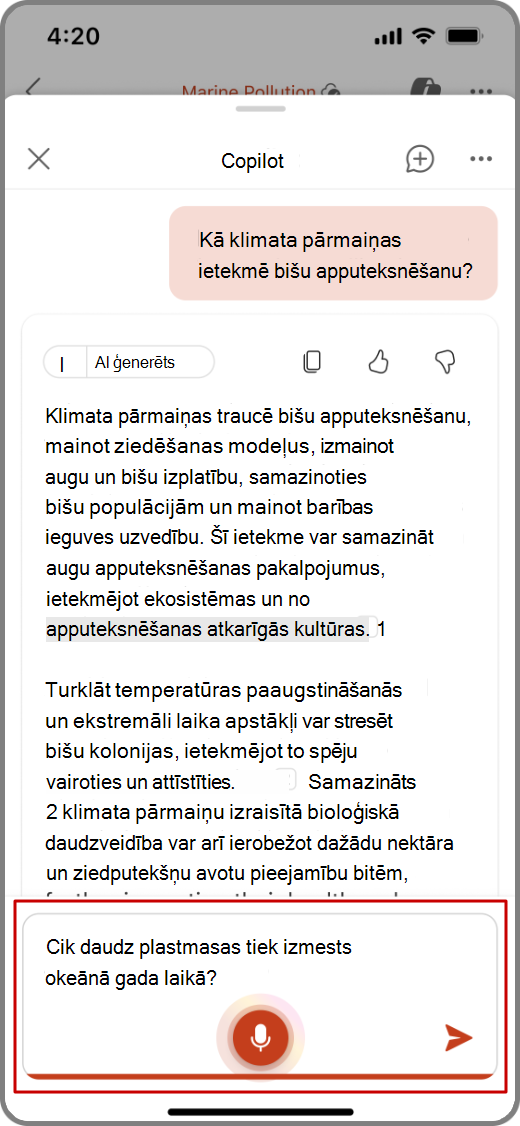 Copilot programmā PowerPoint ekrānuzņēmums iOS ierīcē ar izceltu balss ievades iespēju