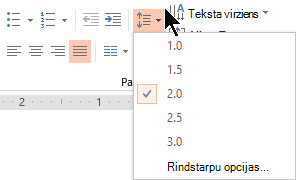 Rindstarpu izvēlnes opcijas lentē ļauj atlasīt vienas rindstarpas, dubultas atstarpes vai citas vertikālas rindstarpas opcijas.