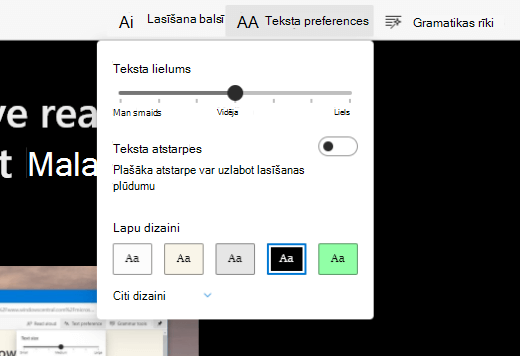 Pārlūkprogrammā Microsoft Edge aktivizēts tīrskata lasītāja skats, kurā redzamas skata izvēlnes.
