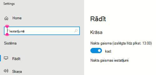 Displeja iestatījumos atlasīta opcija Windows nakts gaisma.