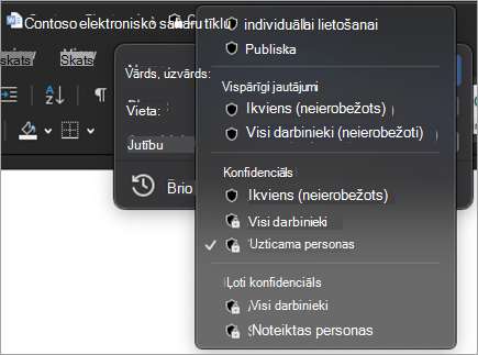Ekrānuzņēmums ar izvērstu virsrakstjoslas jutīguma izvēlni, lai parādītu pieejamās jūtīguma etiķetes.