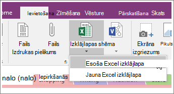 Ekrānuzņēmums, kurā parādīta poga Ievietot izklājlapu programmā OneNote 2016.