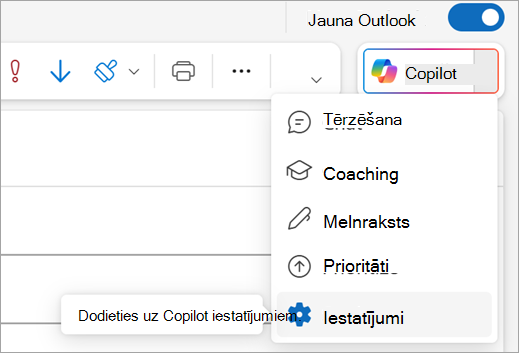 Rāda opciju Iestatījumi Copilot izvēlnē Outlook augšējā labajā stūrī.