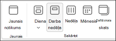 Jaunā Outlook lentes ekrānuzņēmums ar atlasi kalendāra skata mainīšanai