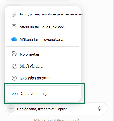 Ekrānuzņēmums, kurā redzama PowerPoint Copilot izvēlnes atlasīšana Mainīt datu avotus.