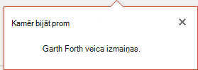 Ekrānuzņēmums, kurā redzama programma PowerPoint darbam ar Office 365, kurā redzams, kurš veicis izmaiņas koplietotajā failā jūsu prombūtnes laikā