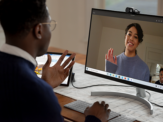 Microsoft modernā tīmekļa kamera, kas uzstādīta uz ārējā displeja