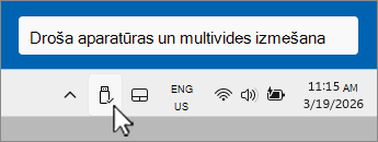 Ekrānuzņēmums ar ikonu Droša USB ierīces noņemšana paziņojumu teknē.