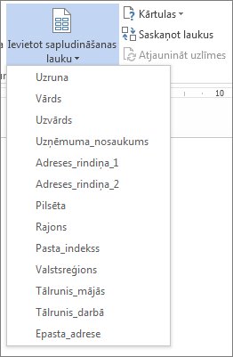 Pieejamo lauku izvēlne Sapludināšanas lauka ievietošana