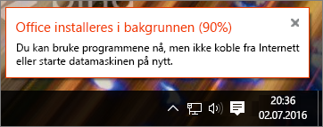 Dialogboks som viser installasjon av Office som sitter fast på 90 %