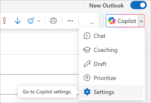 Viser Innstillinger-alternativet i Copilot-menyen øverst til høyre i Outlook.