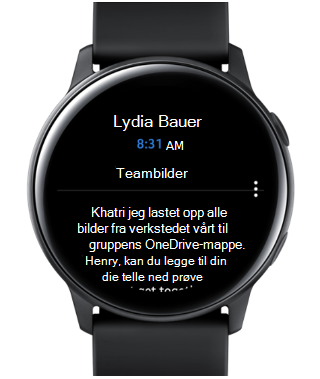 Viser en Samsung Galakse-klokke med en e-postmelding på skjermen.