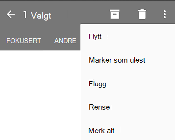 Rullegardinliste viser disse alternativene: Flytt, Merk som ulest, Flagg, Uflagg, Merk alt.
