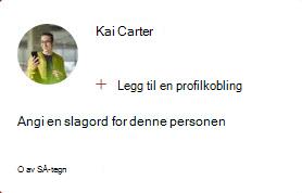 Bildet viser et Medium People Card som lar deg Legg til en profillenke og skriv inn et slagord for denne personen. Slagordet kan inneholde opptil 50 tegn.