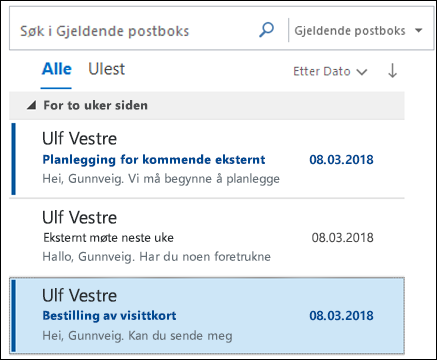 Avsenderen vises som standard over emnet.