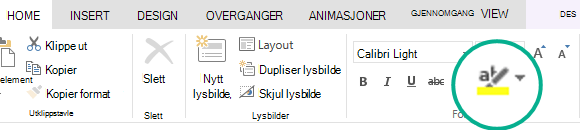 Tekstuthevingsknappen er på Hjem-fanen på båndet i PowerPoint Online