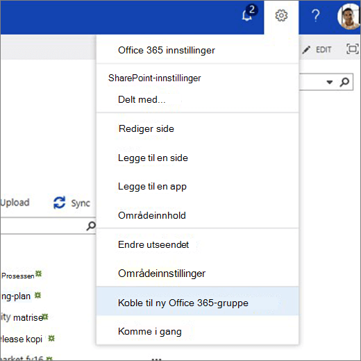 Dette bildet viser tannhjulikonmenyen og valgte Koble til ny Microsoft 365-gruppe.