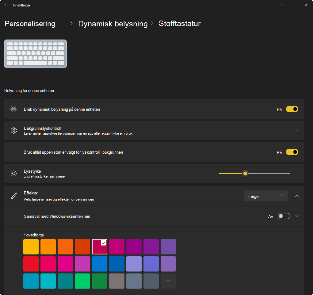 Skjermbilde av Innstillinger-appen som viser egenskapene for dynamisk belysning på et tastatur.