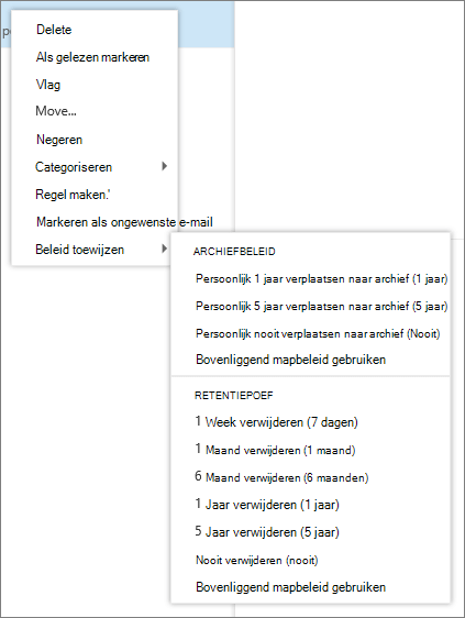 Een schermopname toont een snelmenu met de optie Beleid toewijzen geselecteerd, waarin het Archief- en bewaarbeleid wordt weergegeven dat beschikbaar is om toe te passen op het geselecteerde e-mailbericht.